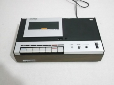 +++   1968. d.  Sony TC-125   world's first deck ''compact-cassette'' recorder 