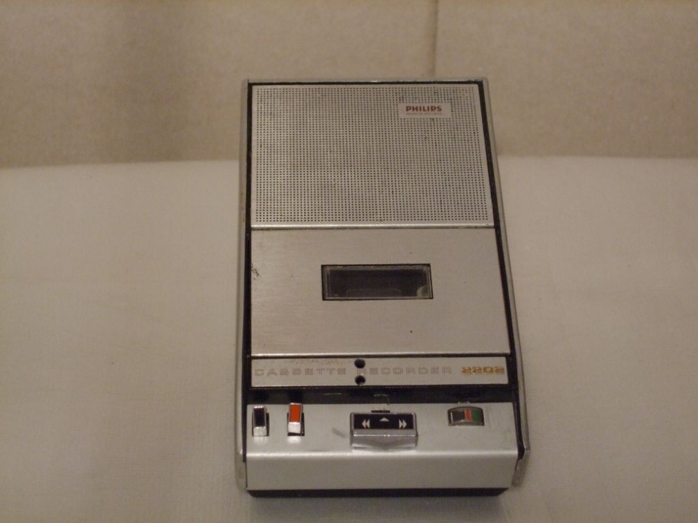 1970.b.  Philips N2202