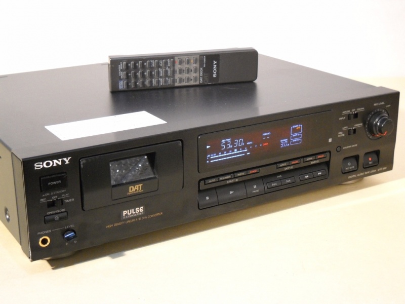 1991.b.Sony DTC-690.jpg
