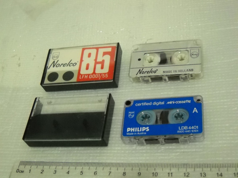 +++ 1980.l.c. Philips  LDB 4401 - world's first digital minicassette