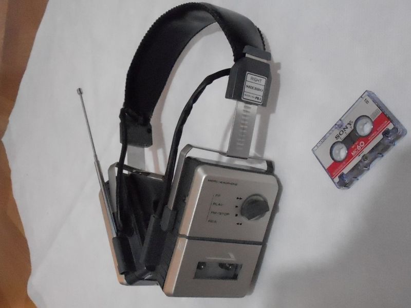 ++ 1982 h. Shebro PB-1 - microcassette player + FM radio headset